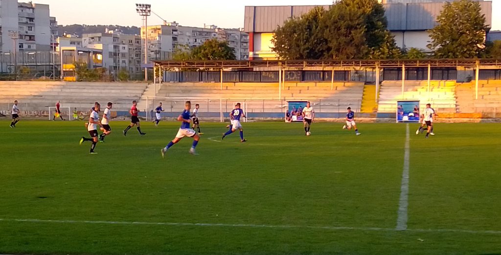 Спартак с шест залпа в памет на Живко Господинов