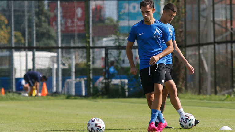 Двама защитници на Левски с проблеми преди мача с Етър