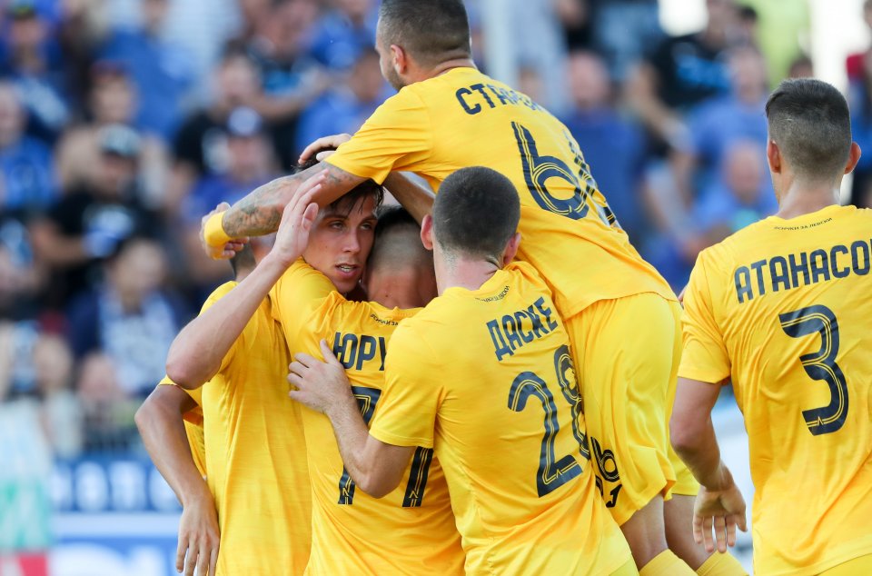 Стартовите състави на Левски и Монтана