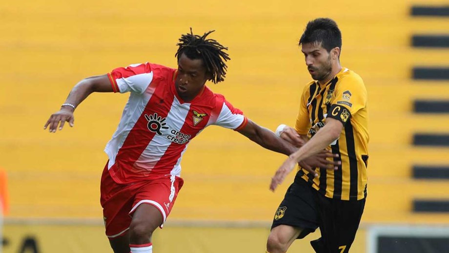 Португалски бранител идва на проби в Левски