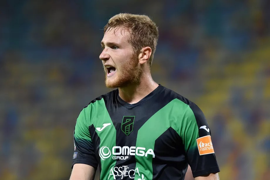 Три клуба с интерес към халф на Милан, Пиоли иска да го задържи width=