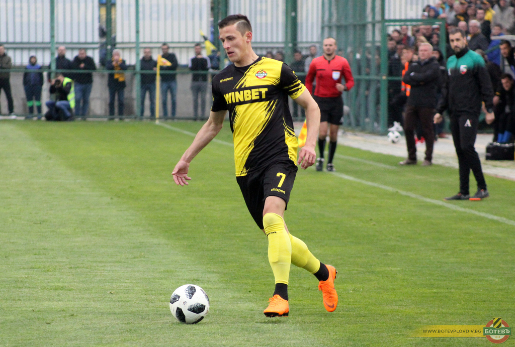 Бивш треньор на Ботев чака отговор от освободен от Канарчетата