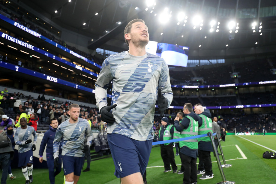 Топ футболисти, които ще са безплатни агенти през лятото