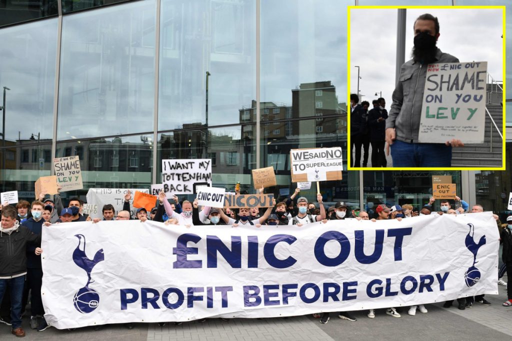 Феновете на Тотнъм също поискаха промяна с масови протести