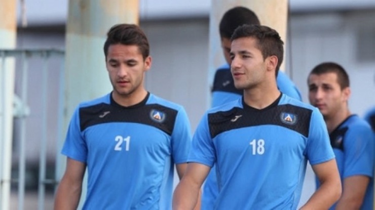 Братя Цоневи остават в Левски