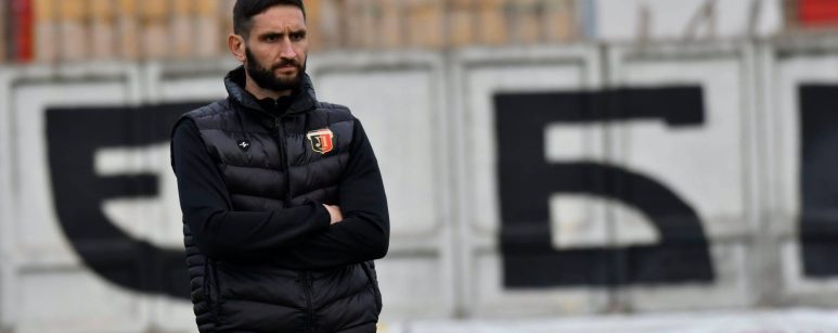 Тунчев продължава да чака (незнайни) футболисти… на проби