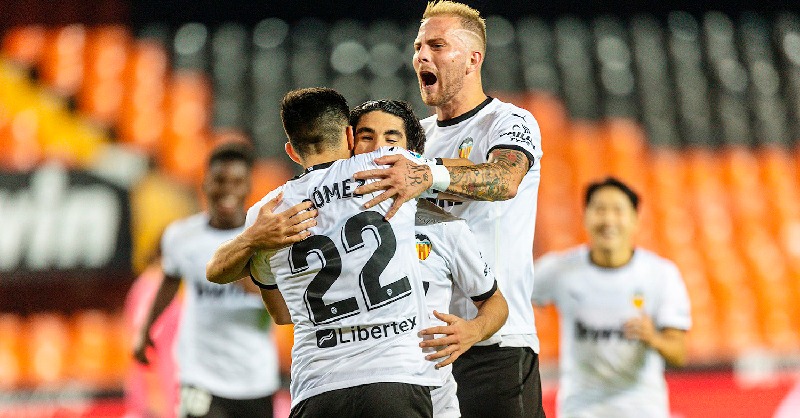 Валенсия разгроми Реал в мач с три дузпи width=