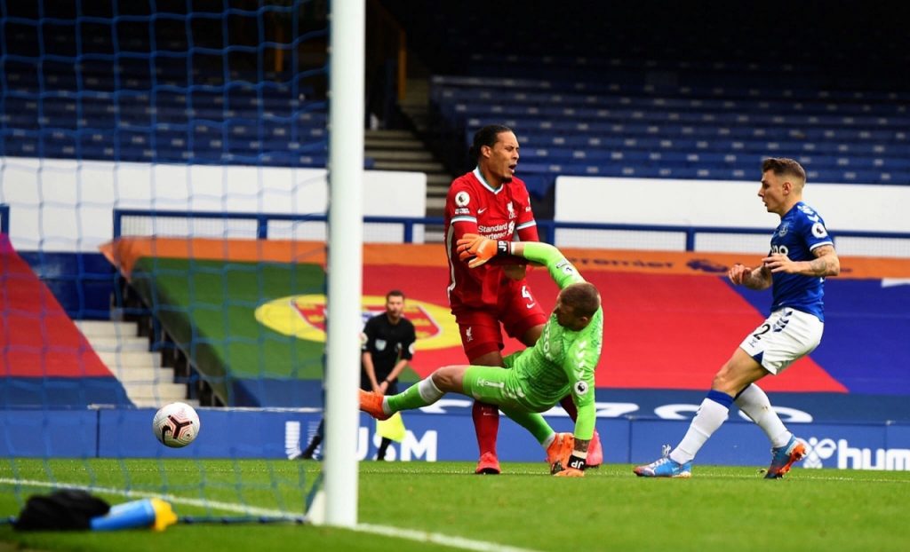 Ливърпул има две опции за заместник на Ван Дайк