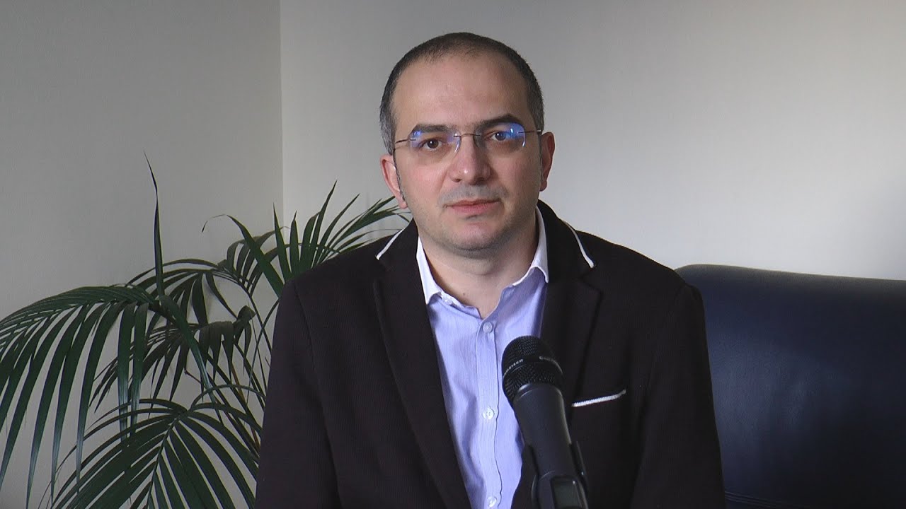 Тръст Синя България за Павел Колев: „Секретарка с чужди езици“ width=