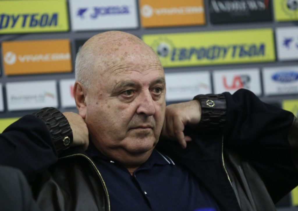 Венци загрижен за интелекта на Карагарен, прати Чико във флота