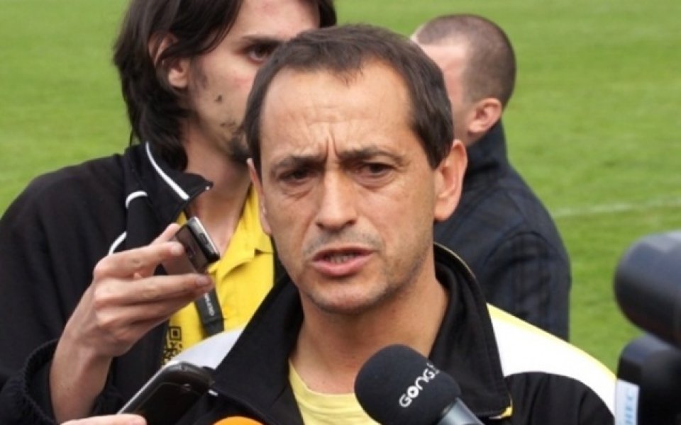 Ясен Петров готов с асистентите си