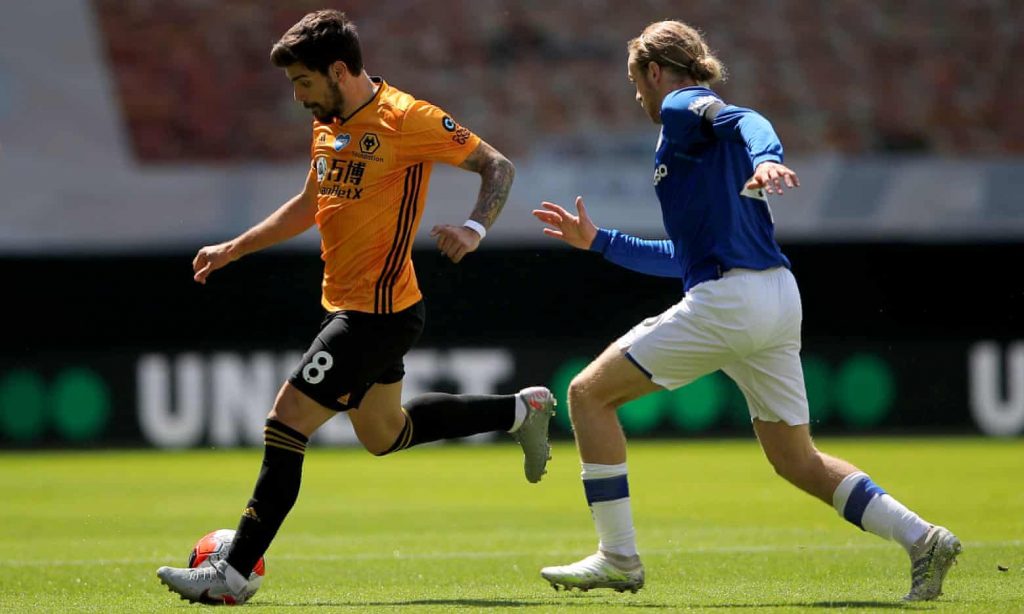 Вълците се върнаха на победния път, надигравайки плах Евертън