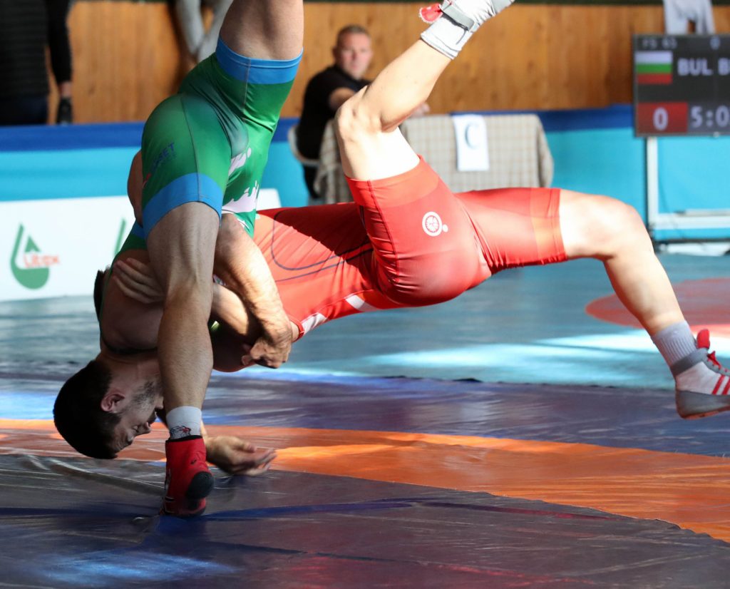 Млад молдовец застана на пътя на Дубов