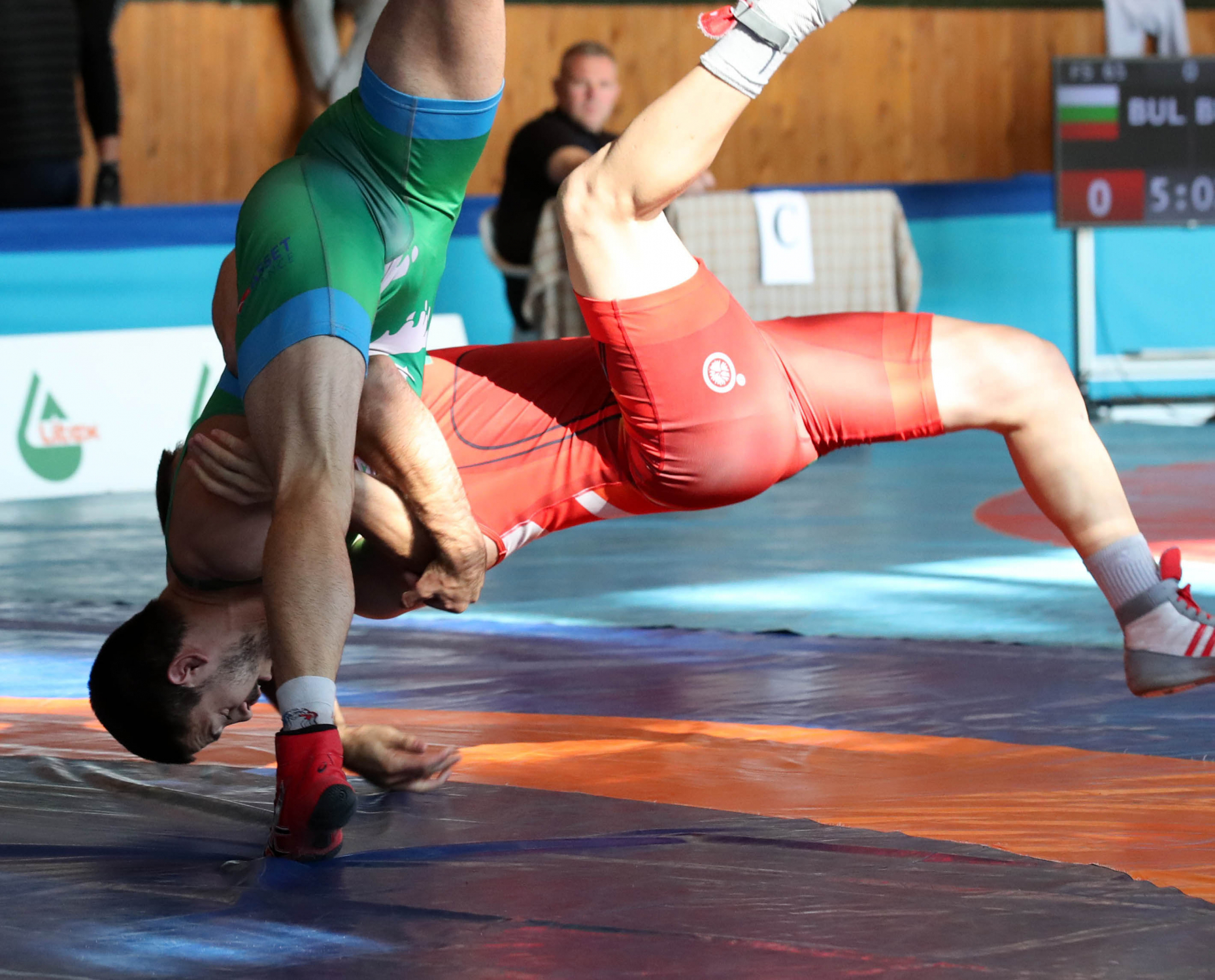 Млад молдовец застана на пътя на Дубов width=