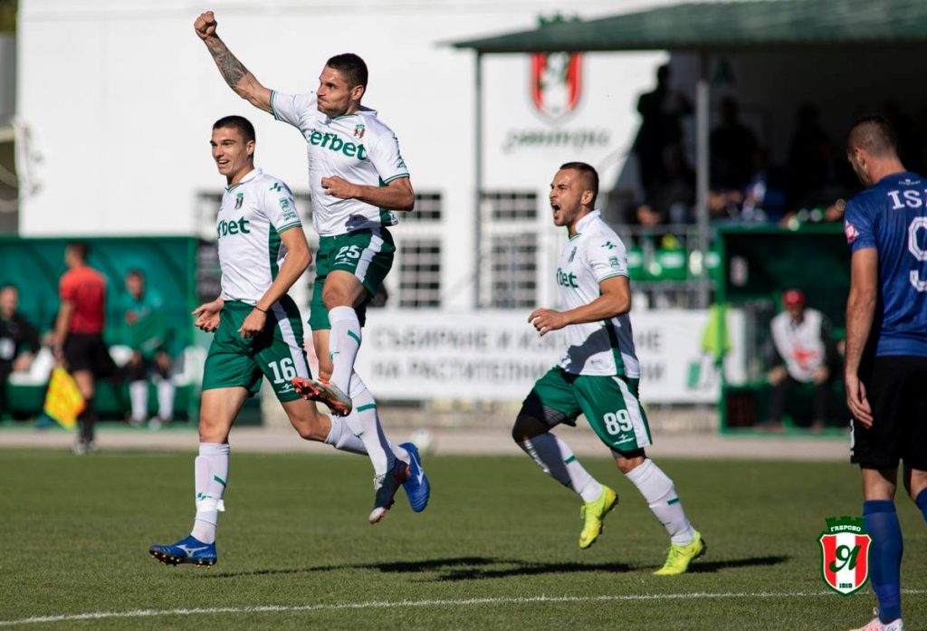 Янтра тръгна за Бургас, попълни групата с юноши