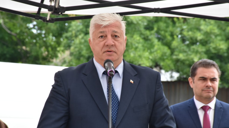 Феновете на Ботев Пловдив отново нападнаха кмета Димитров width=